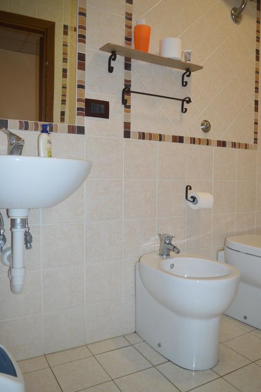 Albergo Ollolai شيفيتافيكْيا الغرفة الصورة