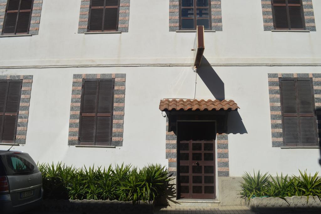 Albergo Ollolai شيفيتافيكْيا الغرفة الصورة